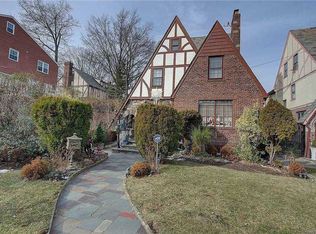 17815 Croydon Rd, Jamaica, NY 11432