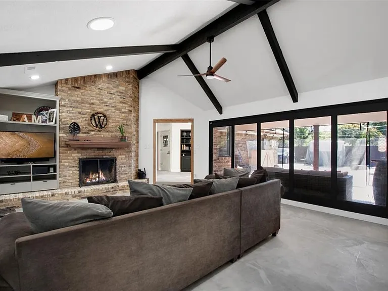 4209 Capilla St — Photo 7