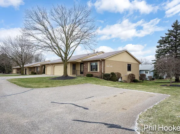 6779 Leisure Creek Dr SE, Caledonia, MI 49316
