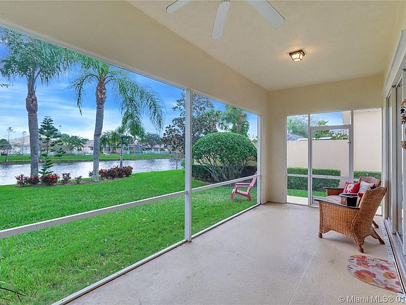 Home For Sale In Villagewalk