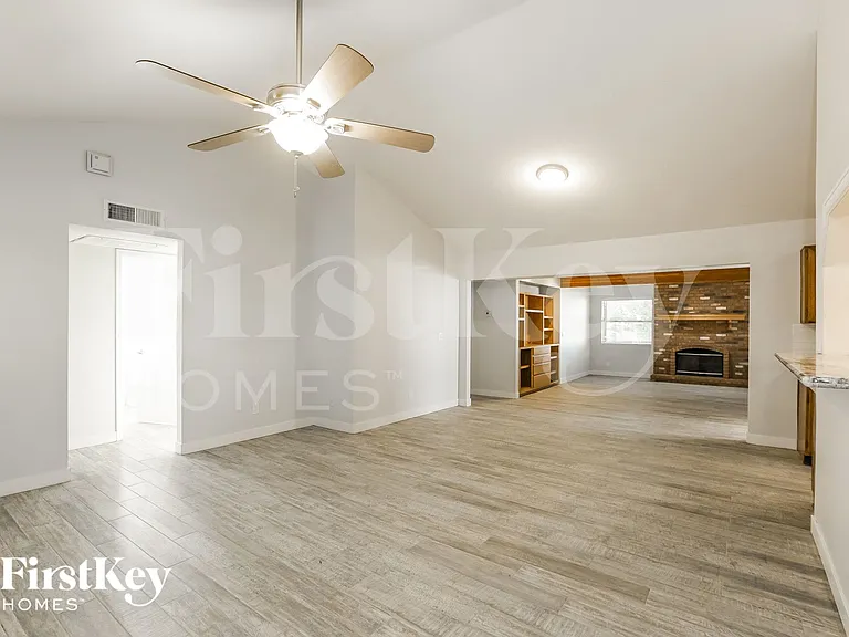 19634 N 13th St — Photo 3