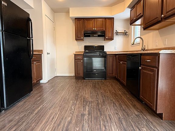 2nd image of 130 E Farnum Ave