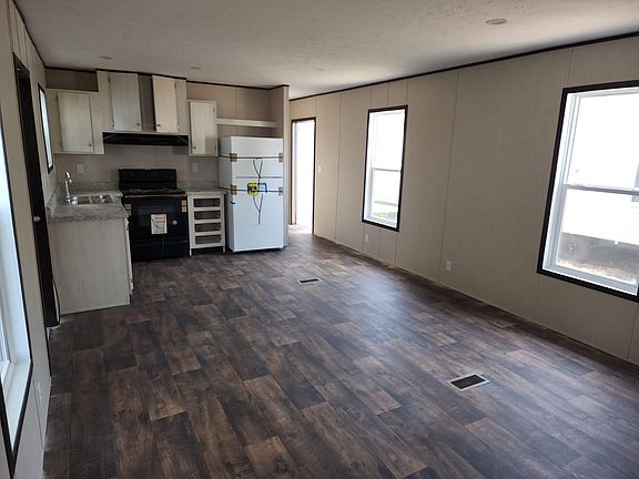 3rd image of 1300 Hand Ave #E4
