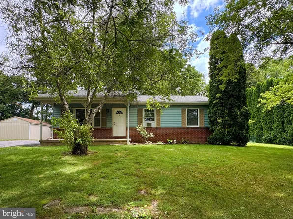 313 N Vanessa Dr, Pleasant Gap, PA 16823