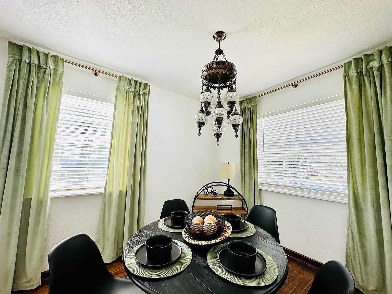 2 bed, 1024 sqft, $2,000 — Photo 4