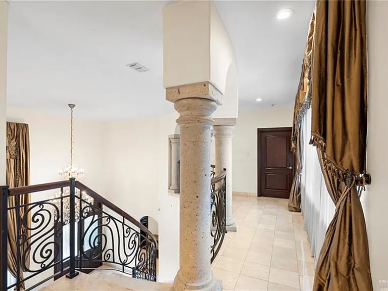 4202 San Efrain — Photo 13