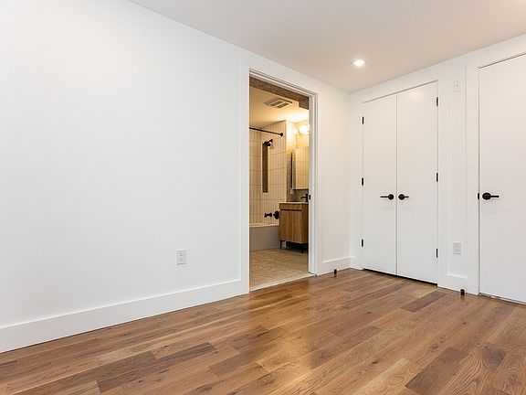 4th image of 128 Montrose Ave #202