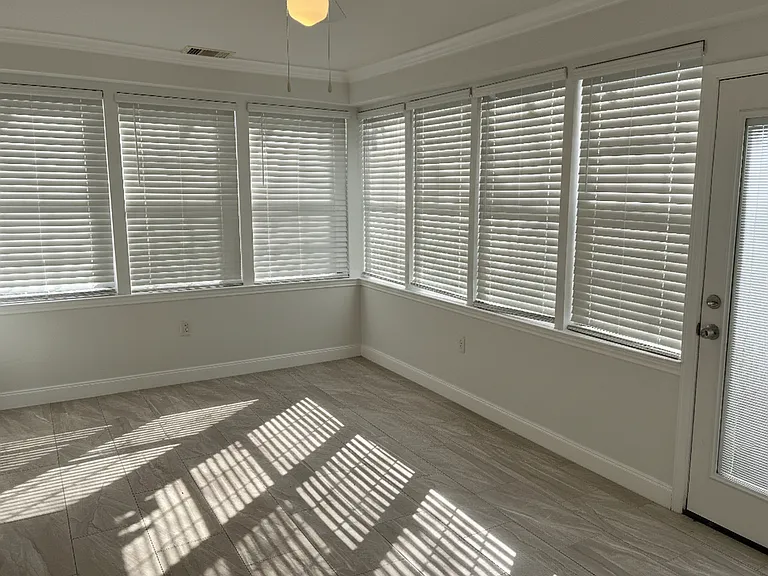 4390 Harvest Ln — Photo 2