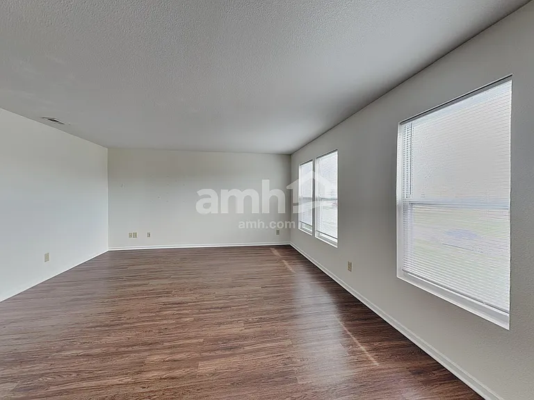 524 Bridgewater Dr — Photo 11