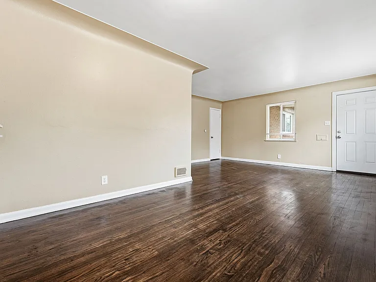 1717 Clinton St — Photo 14