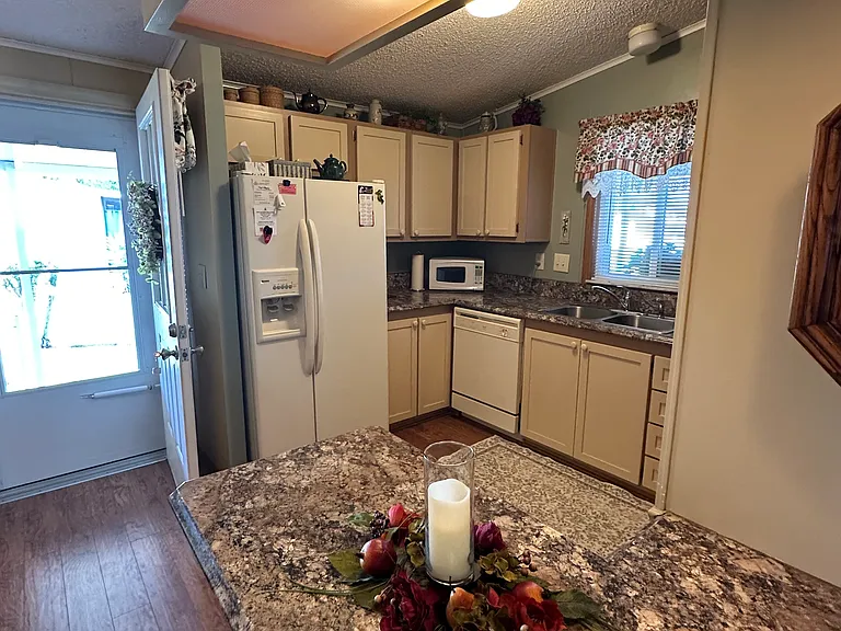 932 Oleander St — Photo 15
