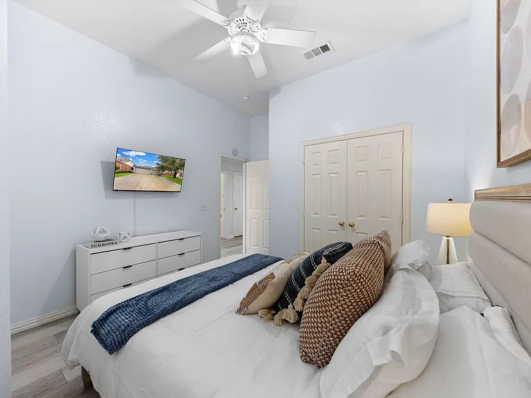 4835 Crown Dr — Photo 43