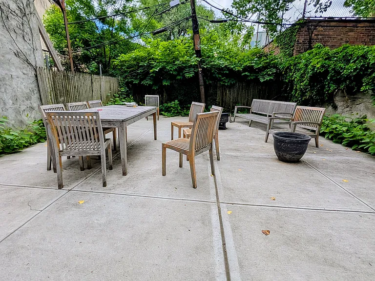 96 Scholes St #1R — Photo 13