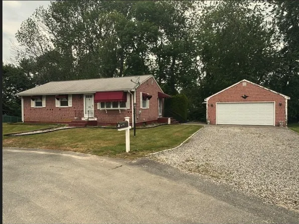 18 Almeida Dr, Warren, RI 02885