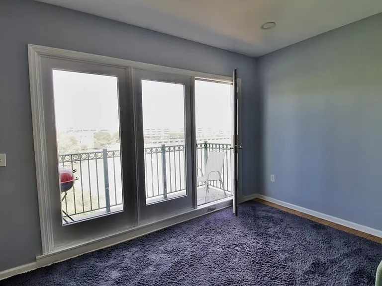 340 The Promenade — Photo 21