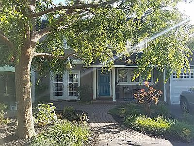 2nd image of 831 Hillcrest Dr