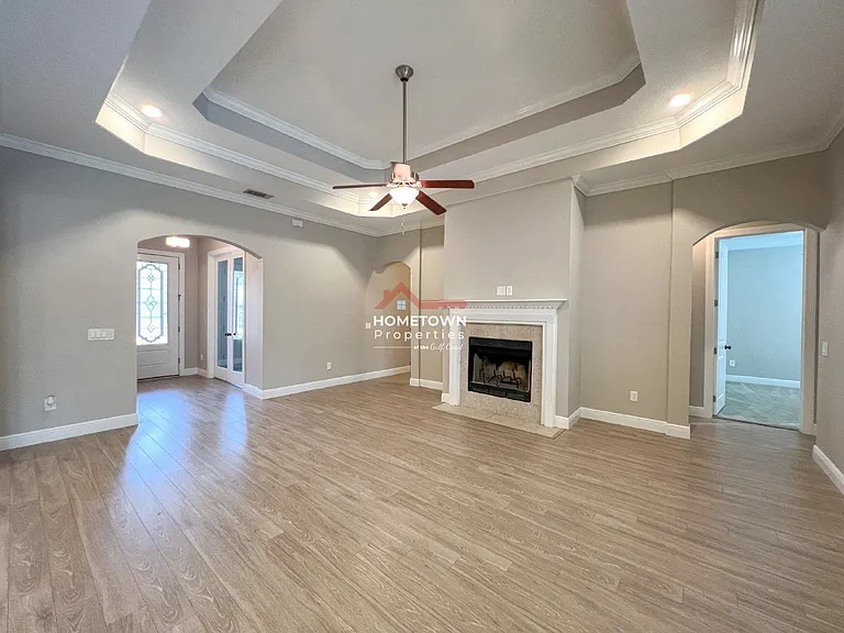 1467 W Shores Blvd — Photo 4