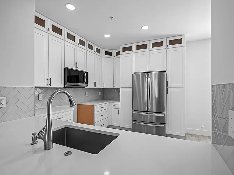 75 NW 4th Ave #75 — Photo 13