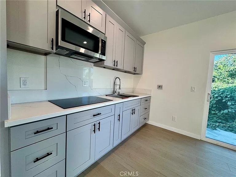 147 E 59th St #A — Photo 3