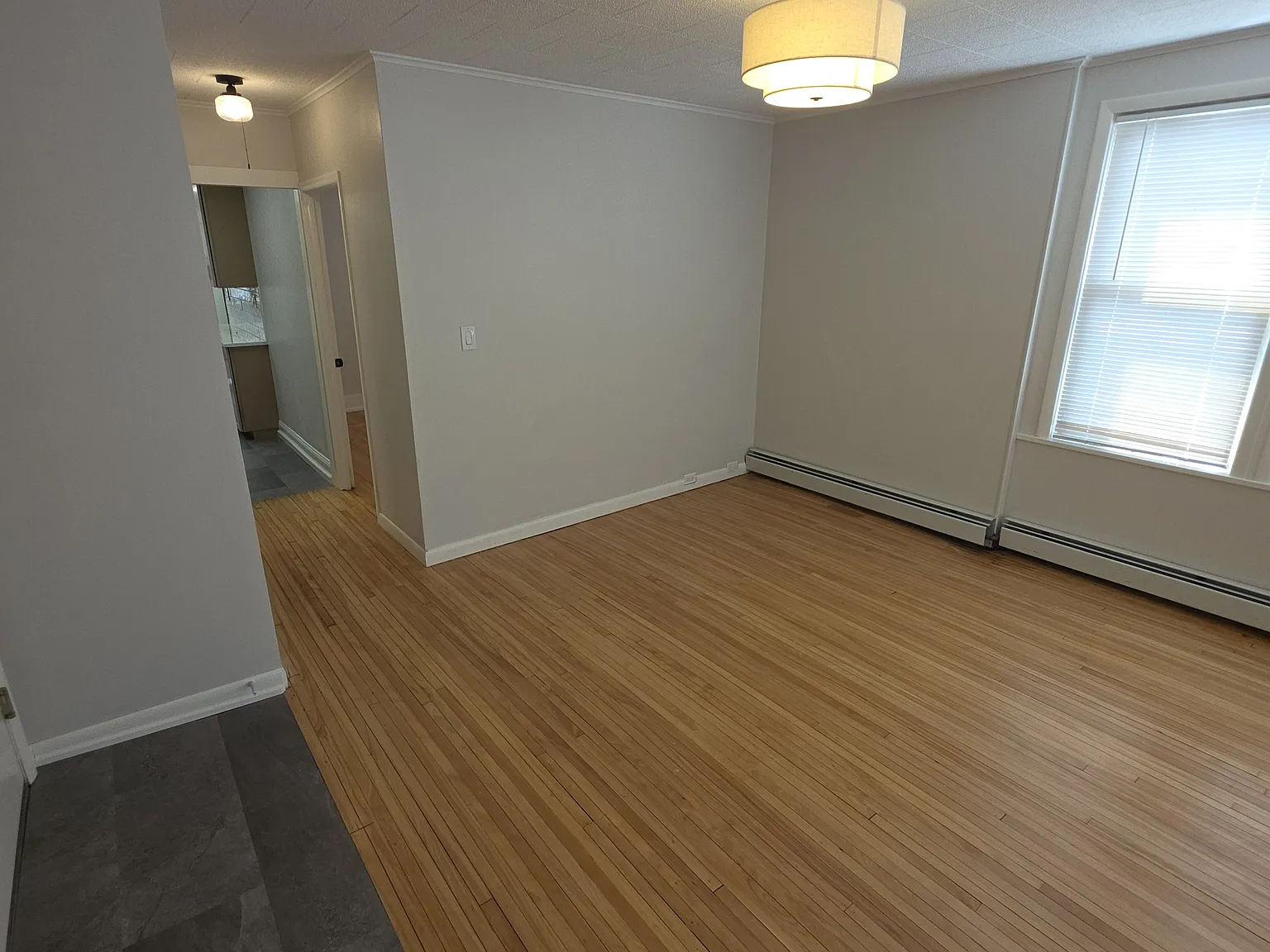 3 bed, 1100 sqft, $2,100 — Photo 3
