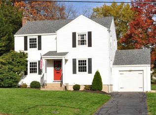 26 Greystone Rd, West Hartford, CT 06107