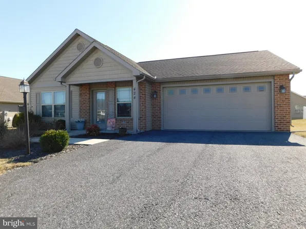 424 Eisenhower Dr, Chambersburg, PA 17201