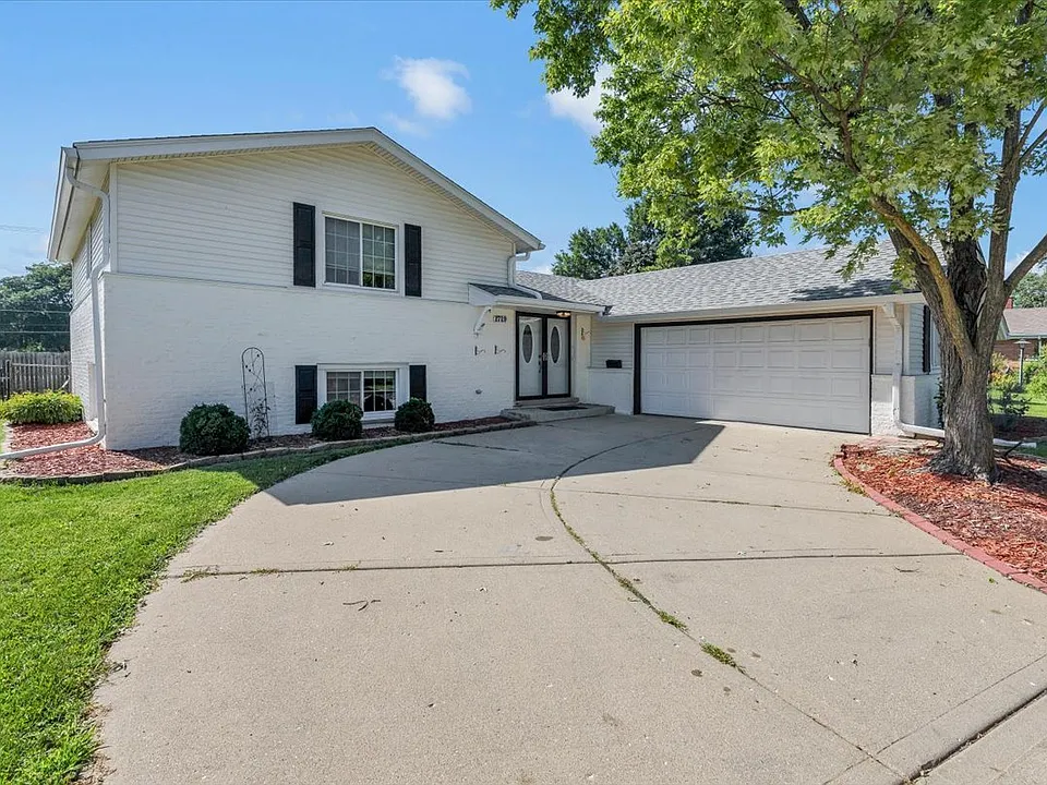 1719 W Lexington Dr