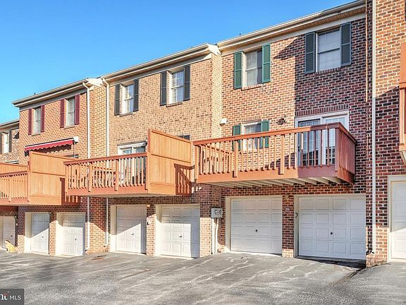 4th image of 204 Chambers Rdg #204
