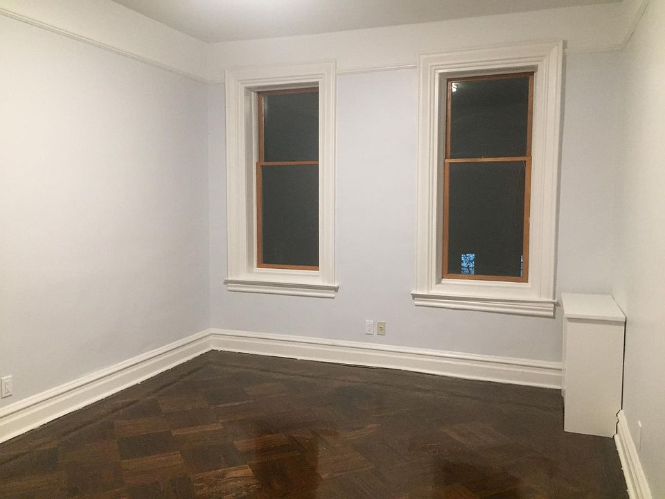 2nd image of 2137 E 8th St #2