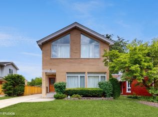 240 Hibbard Rd, Wilmette, IL 60091