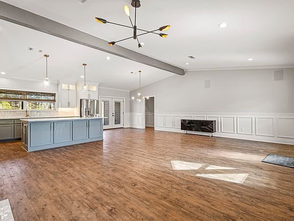 3rd image of 512 Pine St