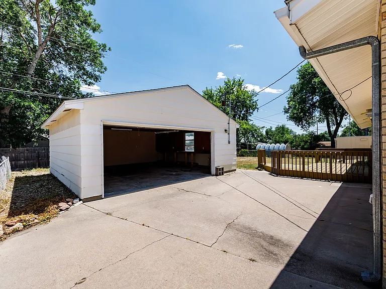 129 Ely St — Photo 47
