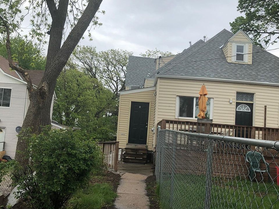 This is rear of the Triplex, but how you enter this unit. Fenced yard is to the right.