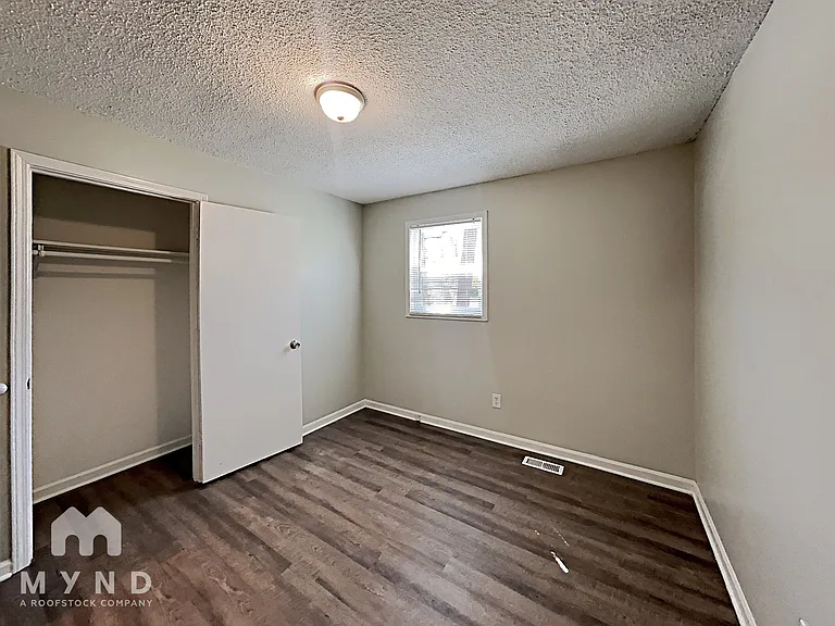 5924 Sutton Dr — Photo 11