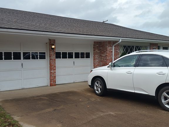 2nd image of 1435 SE Swan Dr