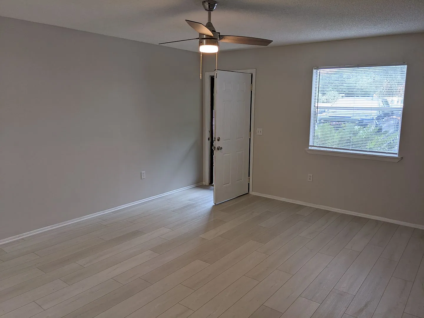 323 Olmstead Dr — Photo 4