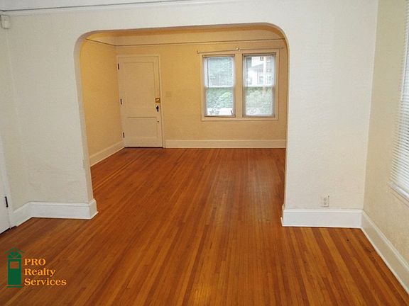 3rd image of 2215 University Ave NE