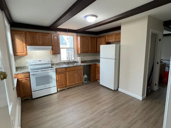 8 Mead Ct #1, Salem, MA 01970