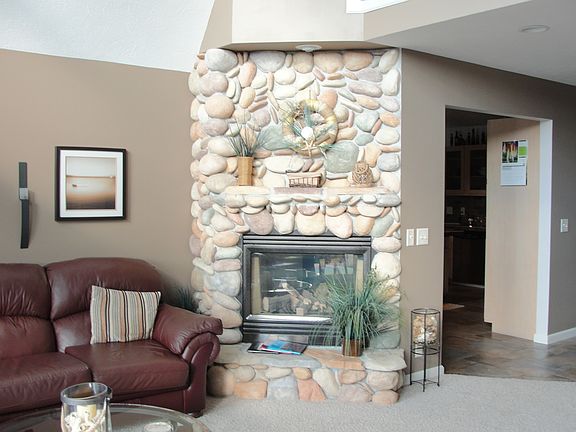 3rd image of 16316 Middle Island Dr