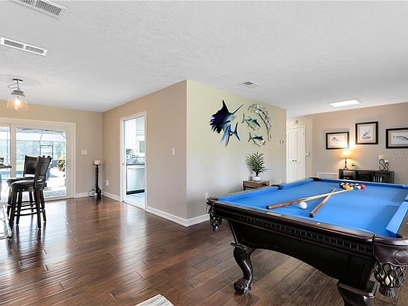 5th image of 100 Woodstream Ct