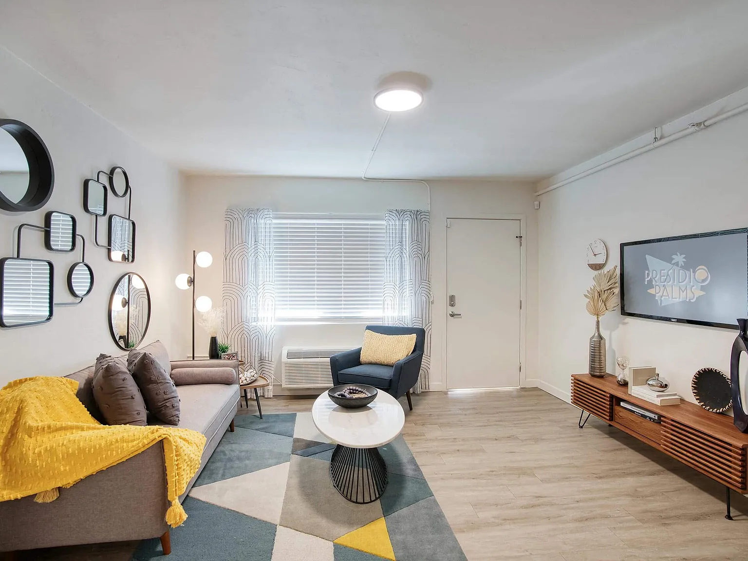 Presidio Palms Apartments — Photo 3