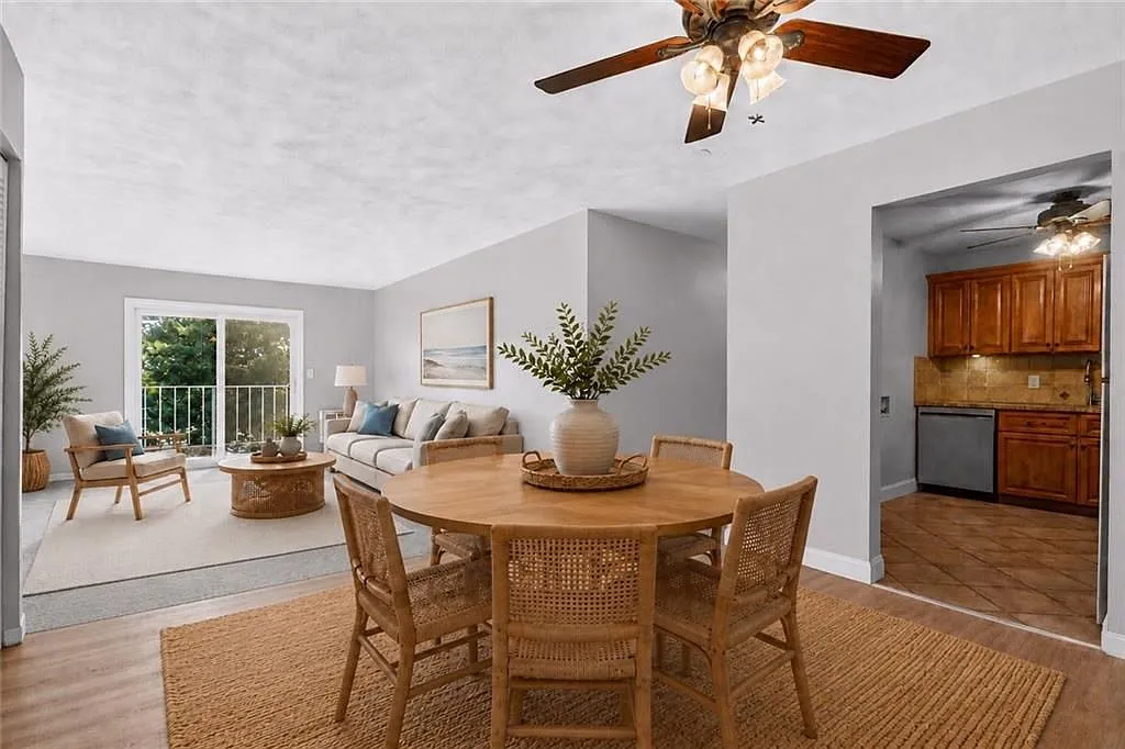 2 bed, 2.0 bath, 1009 sqft, $2,400 — Photo 1