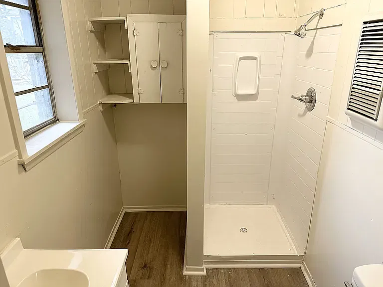 516 E South St — Photo 5
