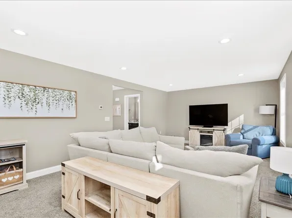 29 3rd St, Windham, NH 03087