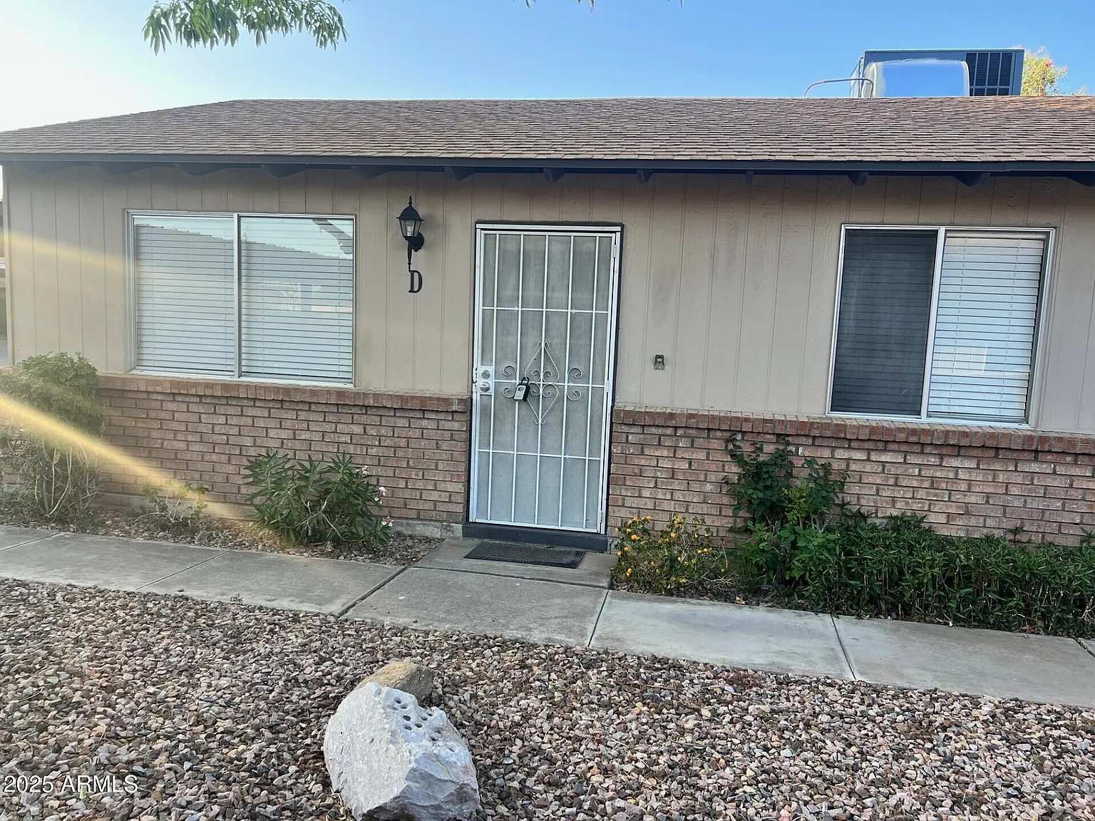 3 bed, 1.0 bath, 1040 sqft, $1,750 — Photo 1
