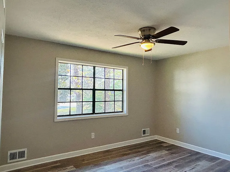6165 Radford Dr — Photo 23