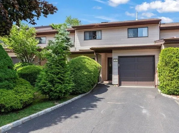 58 Northgate Circle #58, Melville, NY 11747