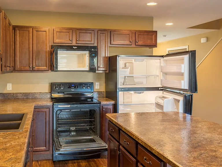3350 Crater Lake Ave #A — Photo 12