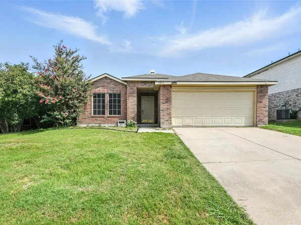 1217 Golden Sand Dr, Denton, TX 76210