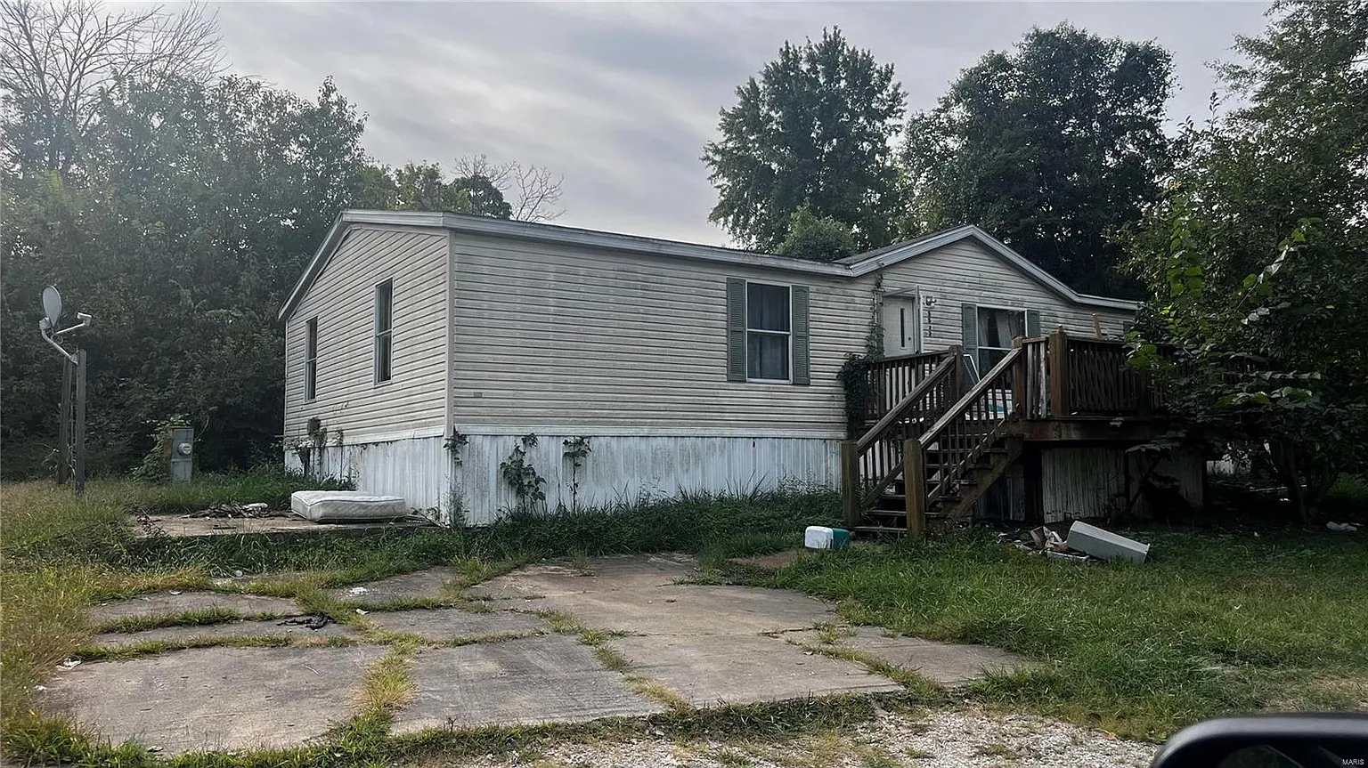 5592 Briarwood Dr photo 1